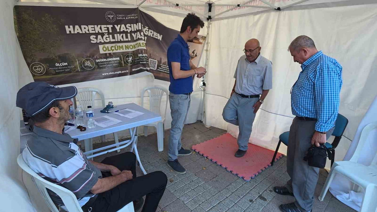 KATILIMCILARA TEK AYAK ÜZERİNDE DENGE TESTİ, EL DİNAMOMETRESİ İLE KAVRAMA KUVVETİ ÖLÇÜMÜ VE 30...
