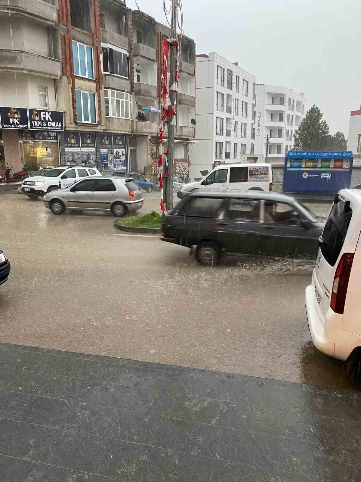 KAVAK’TA SAĞANAK YAĞIŞ ETKİLİ OLDU