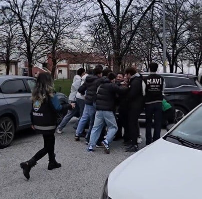 KAVGA İHBARINA GİDEN POLİSLER PASTAYLA KARŞILANDI