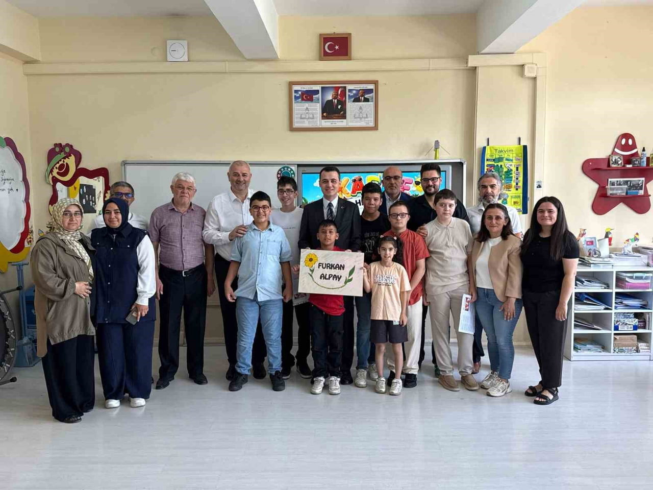 KAYMAKAM FURKAN ALPAY VE ÇİLİMLİ BELEDİYE BAŞKANI YILMAZ YILDIZ KARNE DAĞITIM TÖRENİNE...