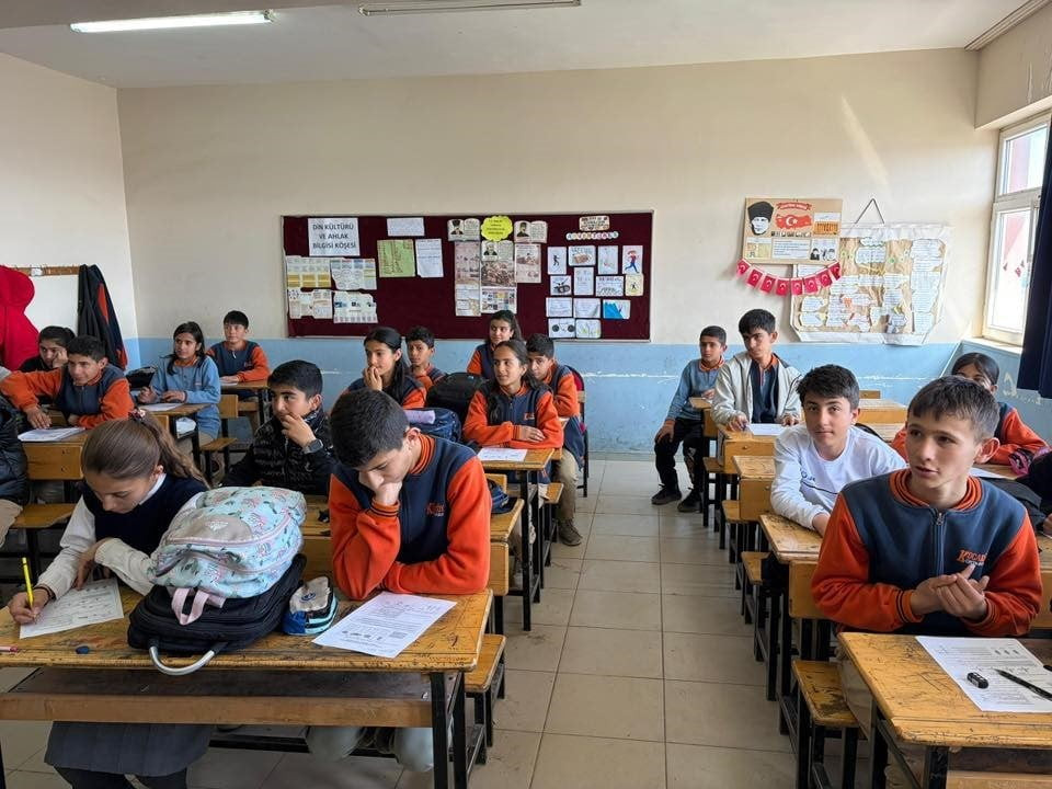 KAYMAKAM KAHRAMAN OKUL ZİYARETLERİNİ SÜRDÜRÜYOR(KARS-İHA)