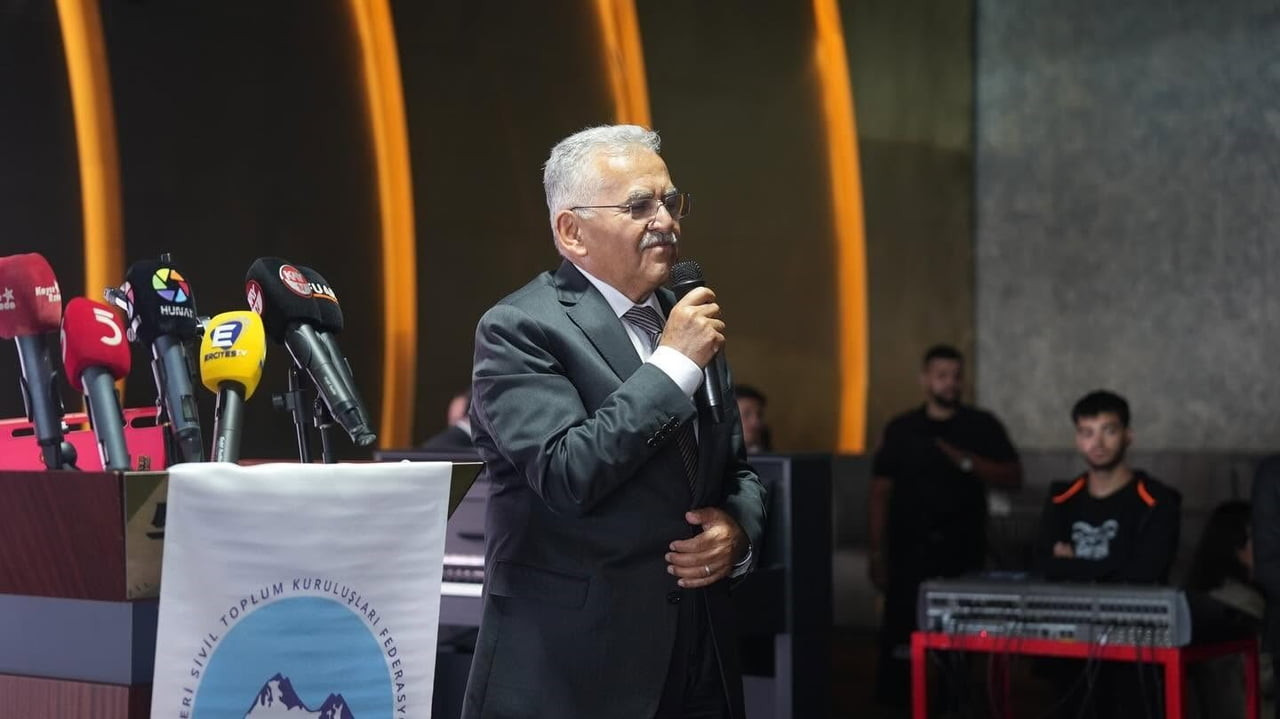 KAYSERİ BÜYÜKŞEHİR BELEDİYE BAŞKANI DR. MEMDUH BÜYÜKKILIÇ, 8. KAYSERİLİLER ZİRVESİ'NE...