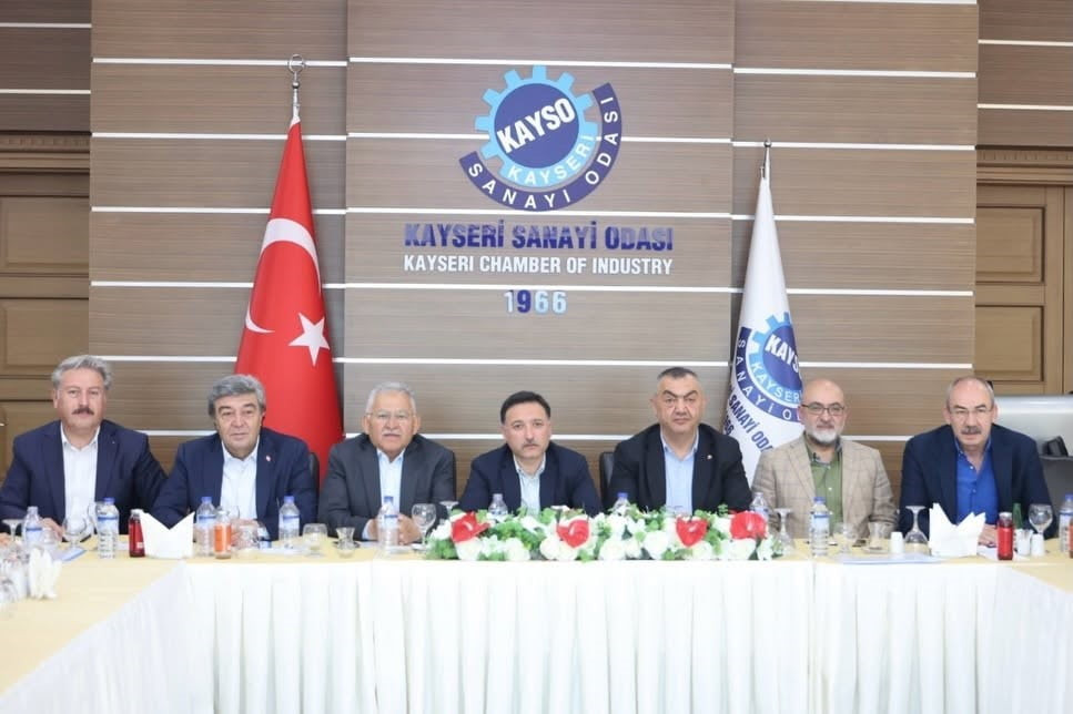 KAYSERİ BÜYÜKŞEHİR BELEDİYE BAŞKANI DR. MEMDUH BÜYÜKKILIÇ, KAYSERİ SANAYİ ODASI’NIN (KAYSO)...