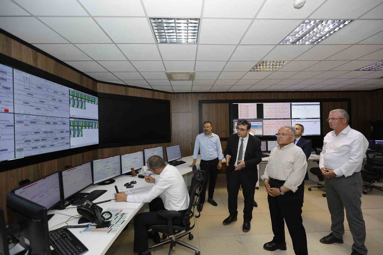 KAYSERİ BÜYÜKŞEHİR BELEDİYE BAŞKANI DR. MEMDUH BÜYÜKKILIÇ; KAYSERİ ULAŞIM A.Ş.’Yİ ZİYARET ETTİ....
