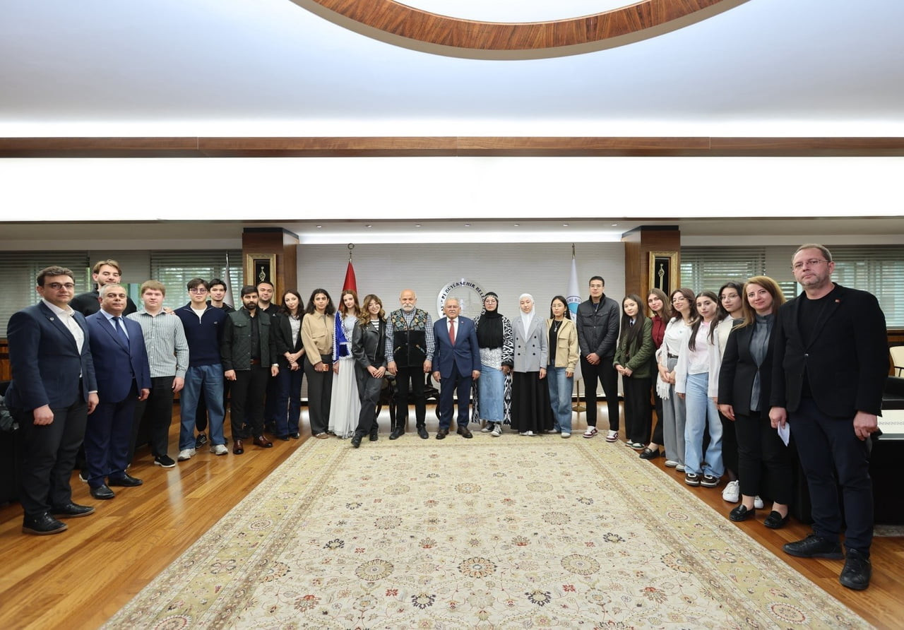 KAYSERİ BÜYÜKŞEHİR BELEDİYE BAŞKANI DR. MEMDUH BÜYÜKKILIÇ, KAYSERİ’DE EĞİTİM GÖREN TÜRK DÜNYASI...