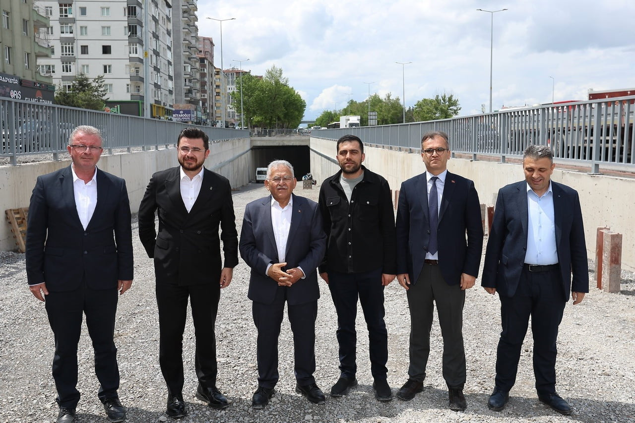 KAYSERİ BÜYÜKŞEHİR BELEDİYE BAŞKANI DR. MEMDUH BÜYÜKKILIÇ; OSMAN KAVUNCU BULVARI ÜZERİNDEKİ...