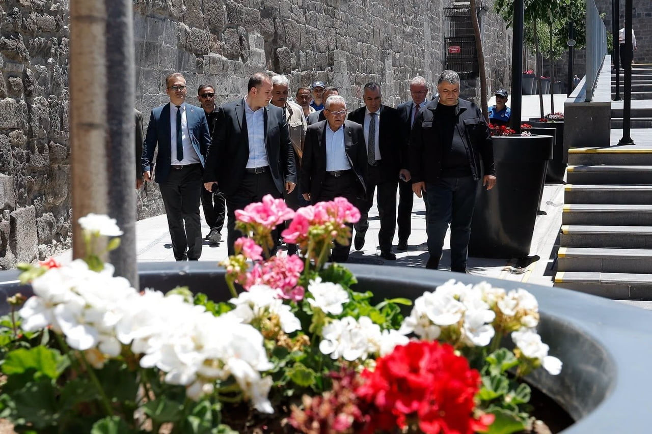 KAYSERİ BÜYÜKŞEHİR BELEDİYE BAŞKANI DR. MEMDUH BÜYÜKKILIÇ; TARİHİ KAYSERİ KALESİ’NDE ÇOCUKLAR VE...