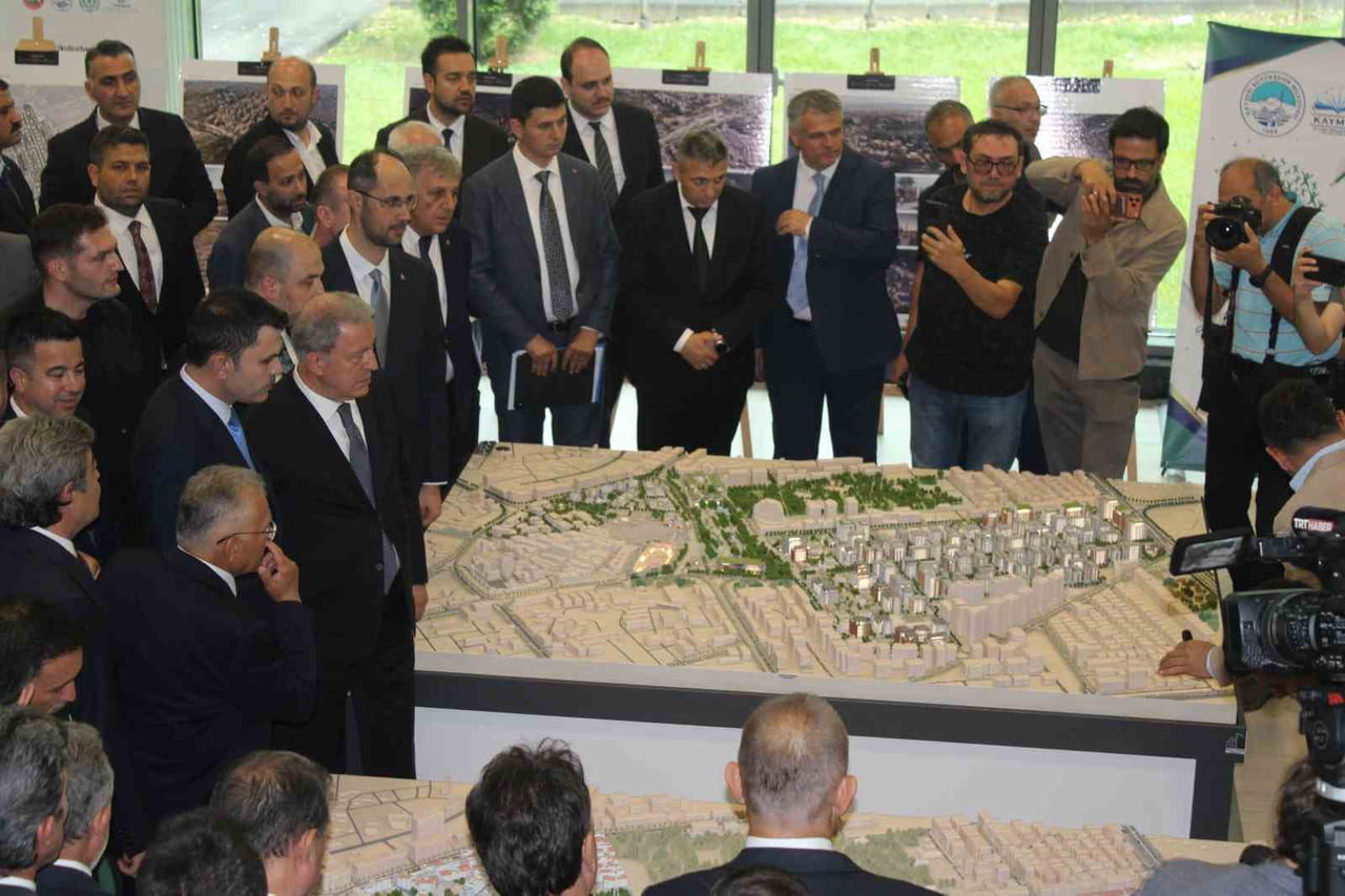 KAYSERİ BÜYÜKŞEHİR BELEDİYE BAŞKANI MEMDUH BÜYÜKKILIÇ İLE İLÇE BAŞKANLARI TARAFINDAN KARŞILANAN...
