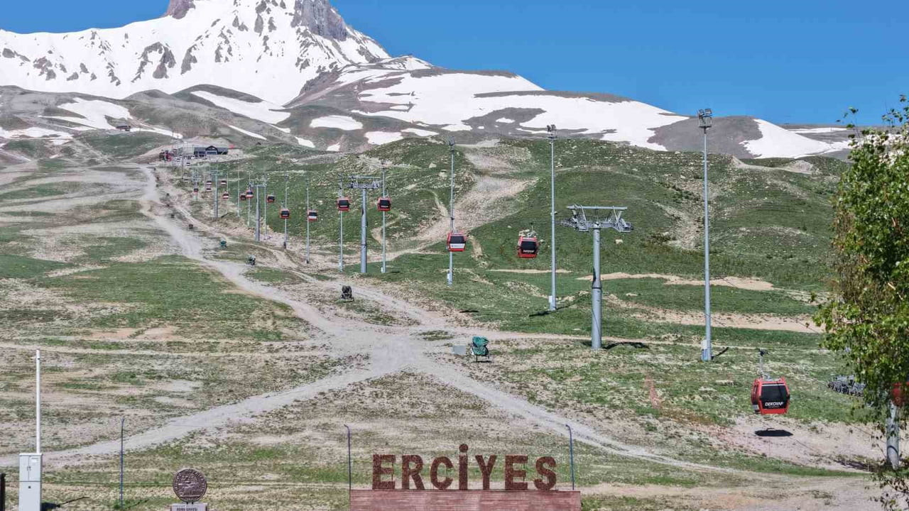 KAYSERİ BÜYÜKŞEHİR BELEDİYESİ BÜNYESİNDE DÜNYANIN EN İYİ 25 KAYAK MERKEZİNDEN BİRİ OLAN, YAZ...