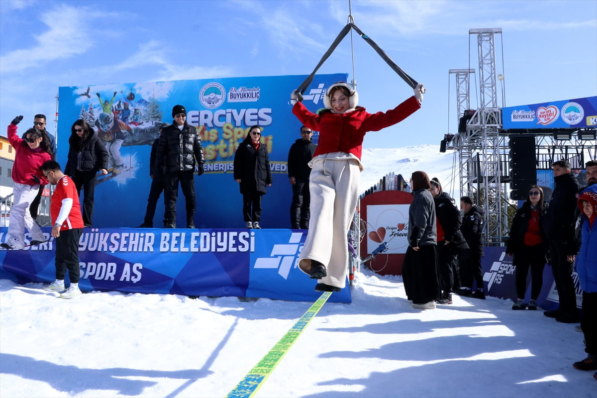 Kayseri Büyükşehir Belediyesi, Erciyes Kayak Merkezi'nde Kış Spor Festivali gerçekleştiriyor....