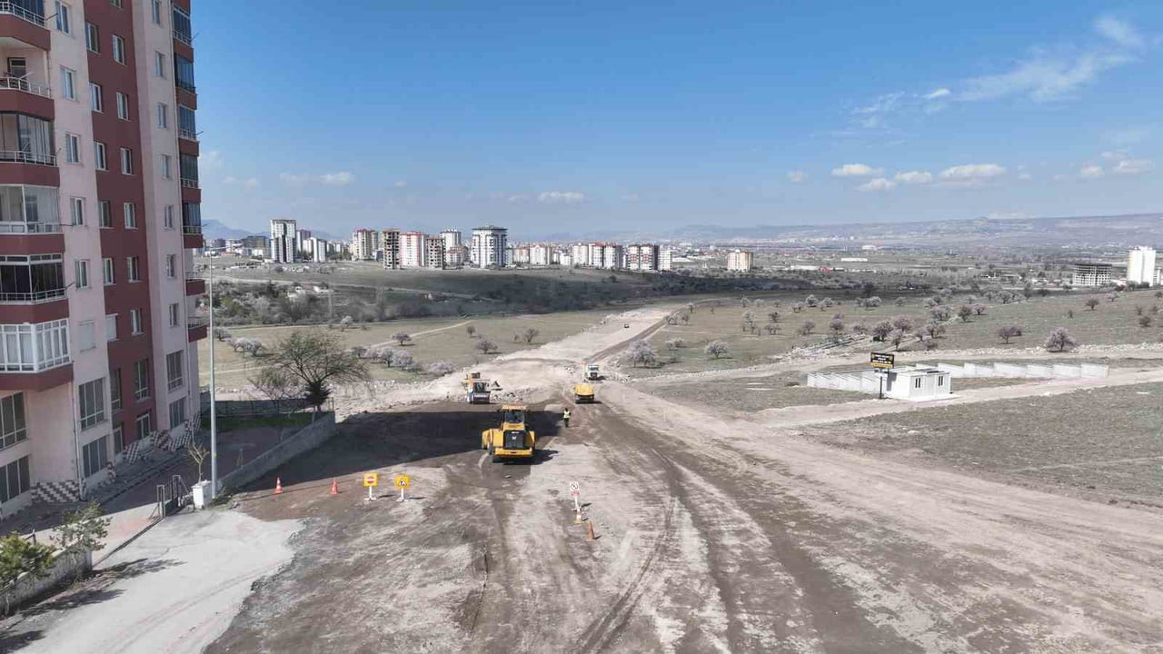 KAYSERİ BÜYÜKŞEHİR BELEDİYESİ; GÖKKENT MAHALLESİ’NDE 5 KİLOMETRELİK YENİ İMAR YOLU PROJESİYLE...