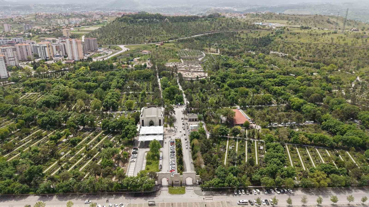 KAYSERİ BÜYÜKŞEHİR BELEDİYESİ; KURBAN BAYRAMI ÖNCESİNDE KENT GENELİNDEKİ MEZARLIKLARDA KAPSAMLI...