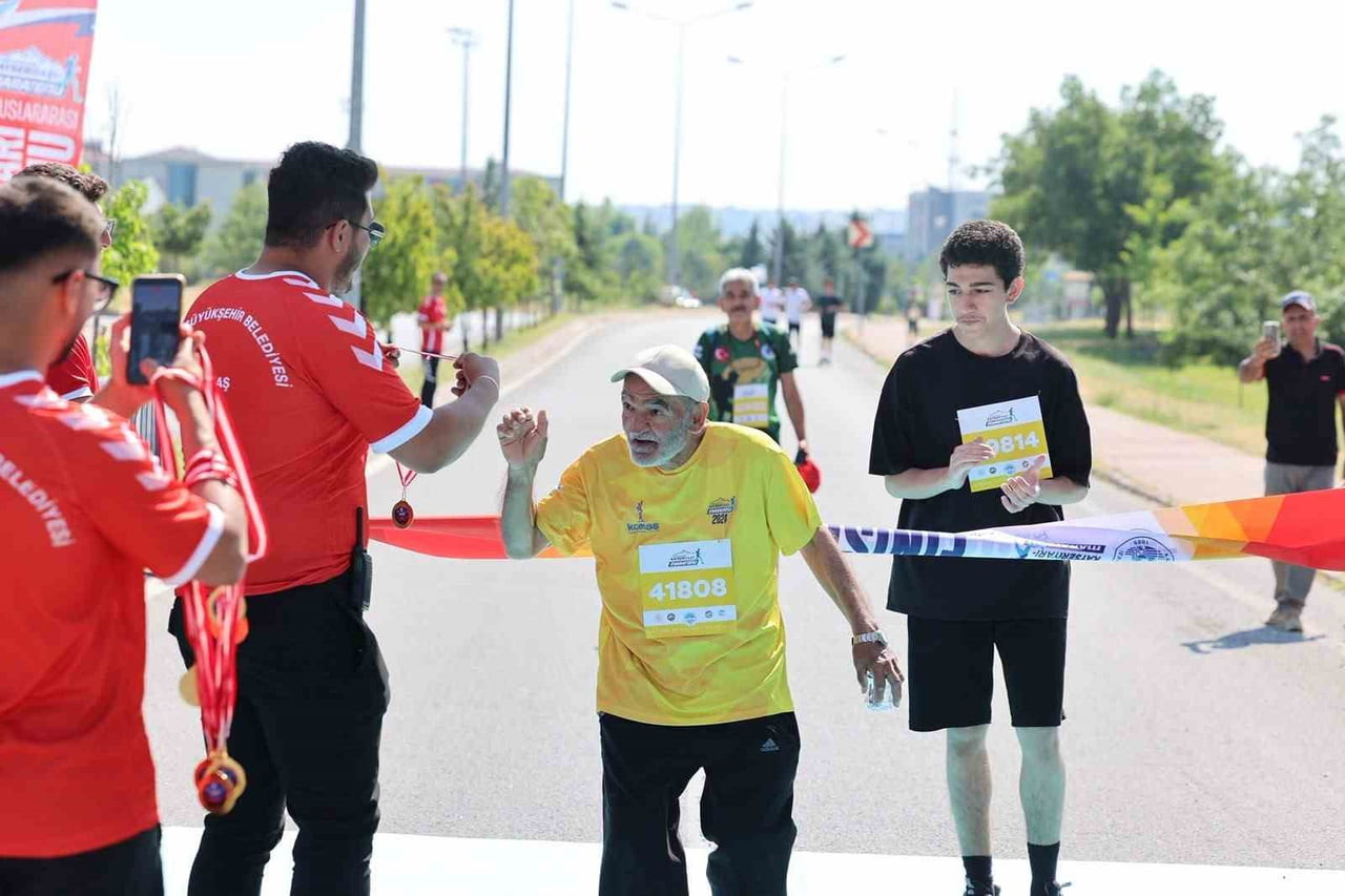 KAYSERİ BÜYÜKŞEHİR BELEDİYESİ; SPOR A.Ş. ORGANİZASYONUYLA 15 TEMMUZ DEMOKRASİ VE MİLLÎ BİRLİK...