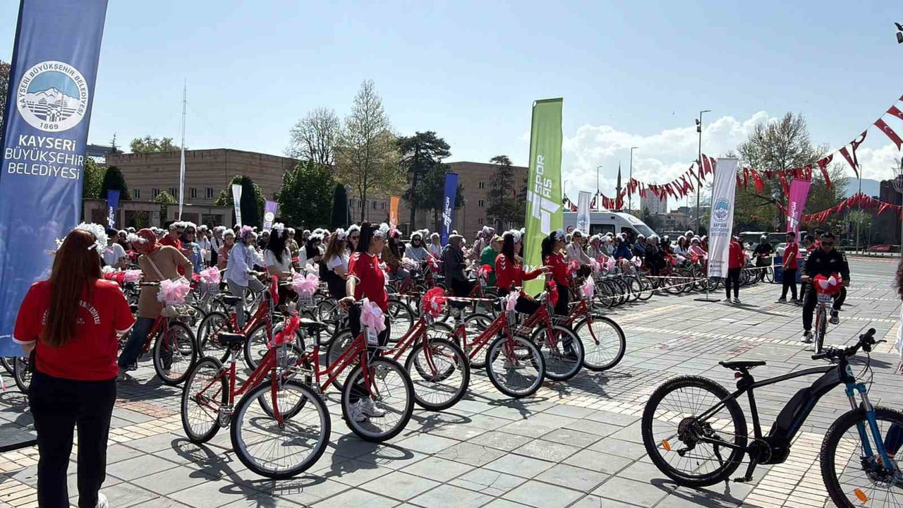 KAYSERİ BÜYÜKŞEHİR BELEDİYESİ SPOR AŞ TARAFINDAN ANNELER GÜNÜ DOLASIYLA ÇİÇEK ANNELER BİSİKLET...