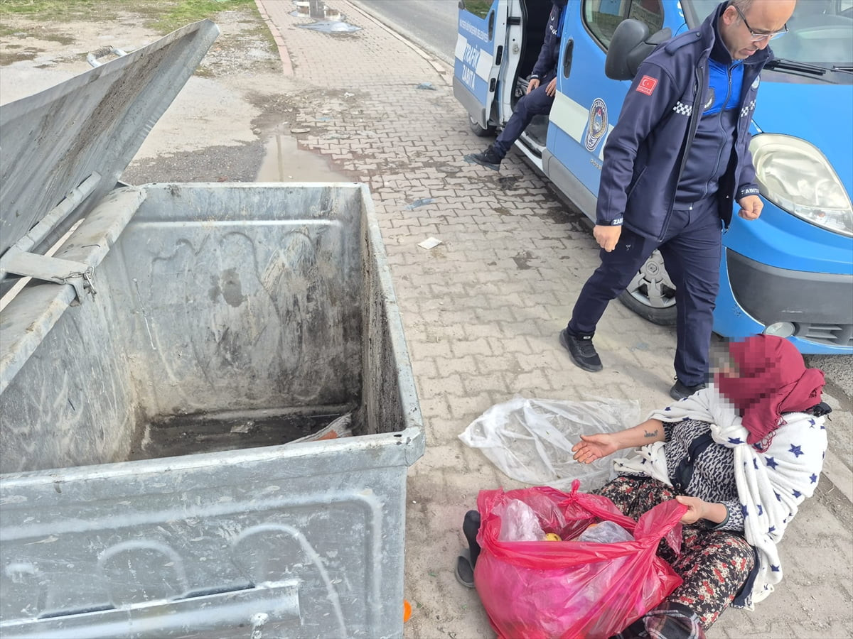 Kayseri Büyükşehir Belediyesi Zabıta Daire Başkanlığına bağlı ekipler, iki dilencinin evlerinden...