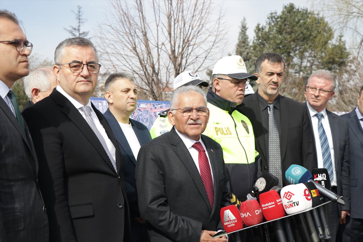 Kayseri Büyükşehir Belediyesince, kentin ulaşımını rahatlatmak amacıyla hayata geçirilen yaklaşık...