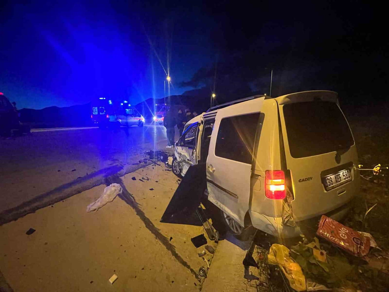 KAYSERİ-DEVELİ KARAYOLU’NDA HAFİF TİCARİ ARAÇ İLE OTOMOBİLİN ÇARPIŞTIĞI TRAFİK KAZASINDA 1 KİŞİ...