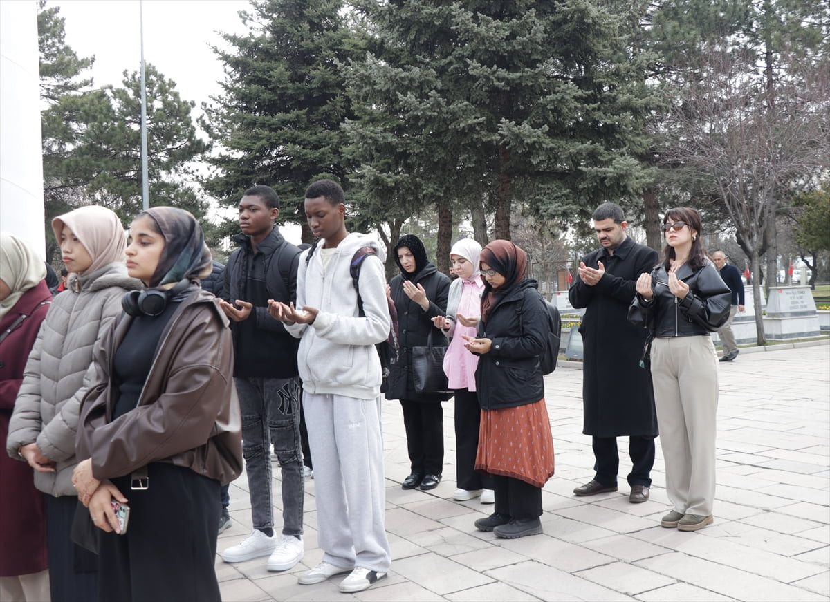Kayseri Erciyes Üniversitesinde (ERÜ) eğitim gören yabancı uyruklu öğrenciler, 18 Mart Şehitleri...