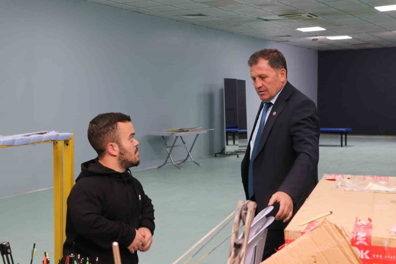 KAYSERİ GENÇLİK VE SPOR İL MÜDÜRÜ ALİ İHSAN KABAKCI, FERDİ SPORLAR MERKEZİ’Nİ ZİYARET EDEREK...