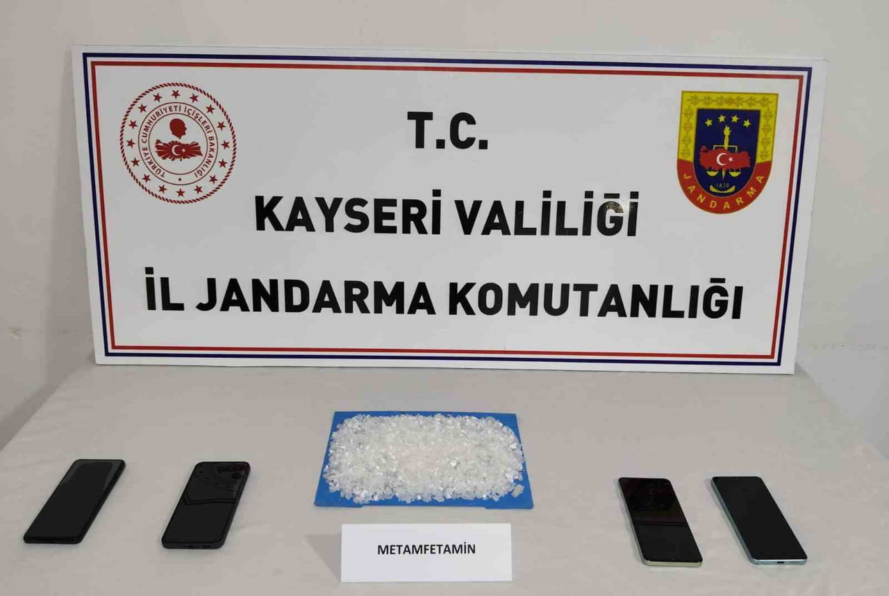 KAYSERİ İL JANDARMA KOMUTANLIĞI EKİPLERİNCE YAPILAN ÇALIŞMALARDA 524 GRAM UYUŞTURUCU MADDE ELE...