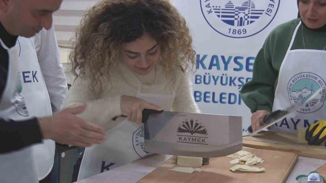 KAYSERİ MESLEKİ EĞİTİM VE KÜLTÜR A.Ş. (KAYMEK) TARAFINDAN DÜZENLENEN KURSLA VATANDAŞLARA...