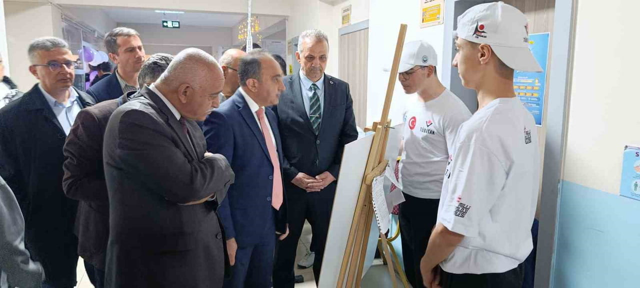 KAYSERİ ÖMER SERPİL ÖZBERBER FEN VE SOSYAL BİLİMLER PROJE OKULU'NUN TÜBİTAK4006 PROJE FUARI İÇİN...