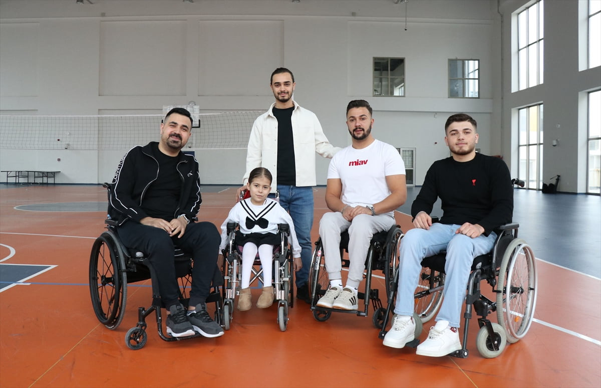 Kayseri Şehir Hastanesi Fizik Tedavi ve Rehabilitasyon Kliniğine tedavi amacıyla gelen engelli...