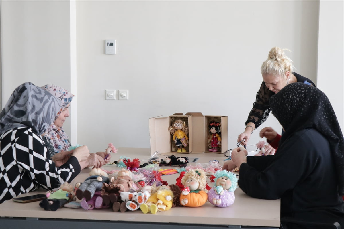 Kayseri Şehir Hastanesi Palyatif Bakım Merkezi'nde yatan hastaların yakınları, Büyükşehir...