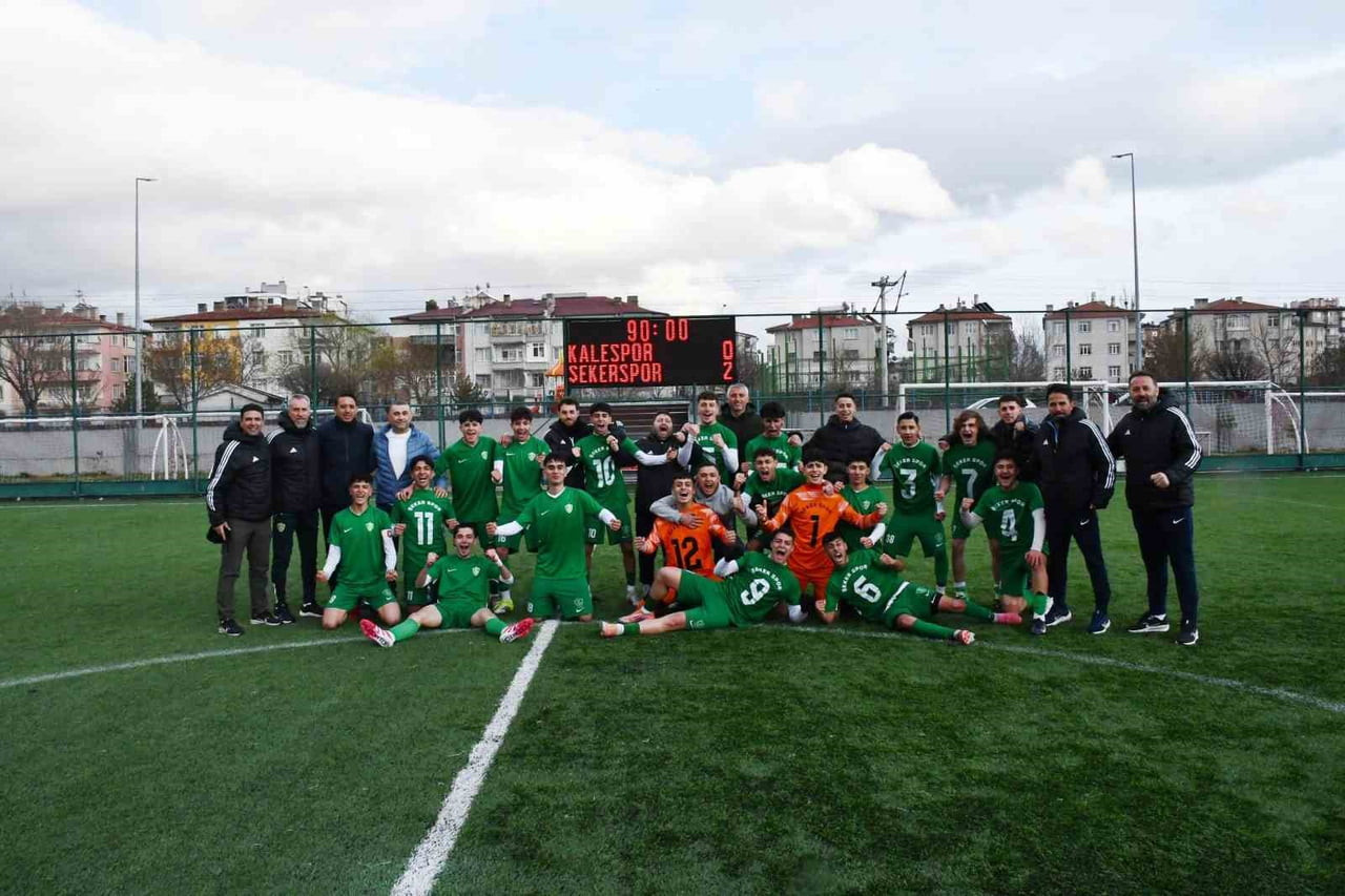 KAYSERİ U18 LİGİ PLAY-OFF FİNAL MAÇINDA KAYSERİ ŞEKERSPOR, RAKİBİ KALESPOR’U İKİNCİ YARIDA BULDUĞU...