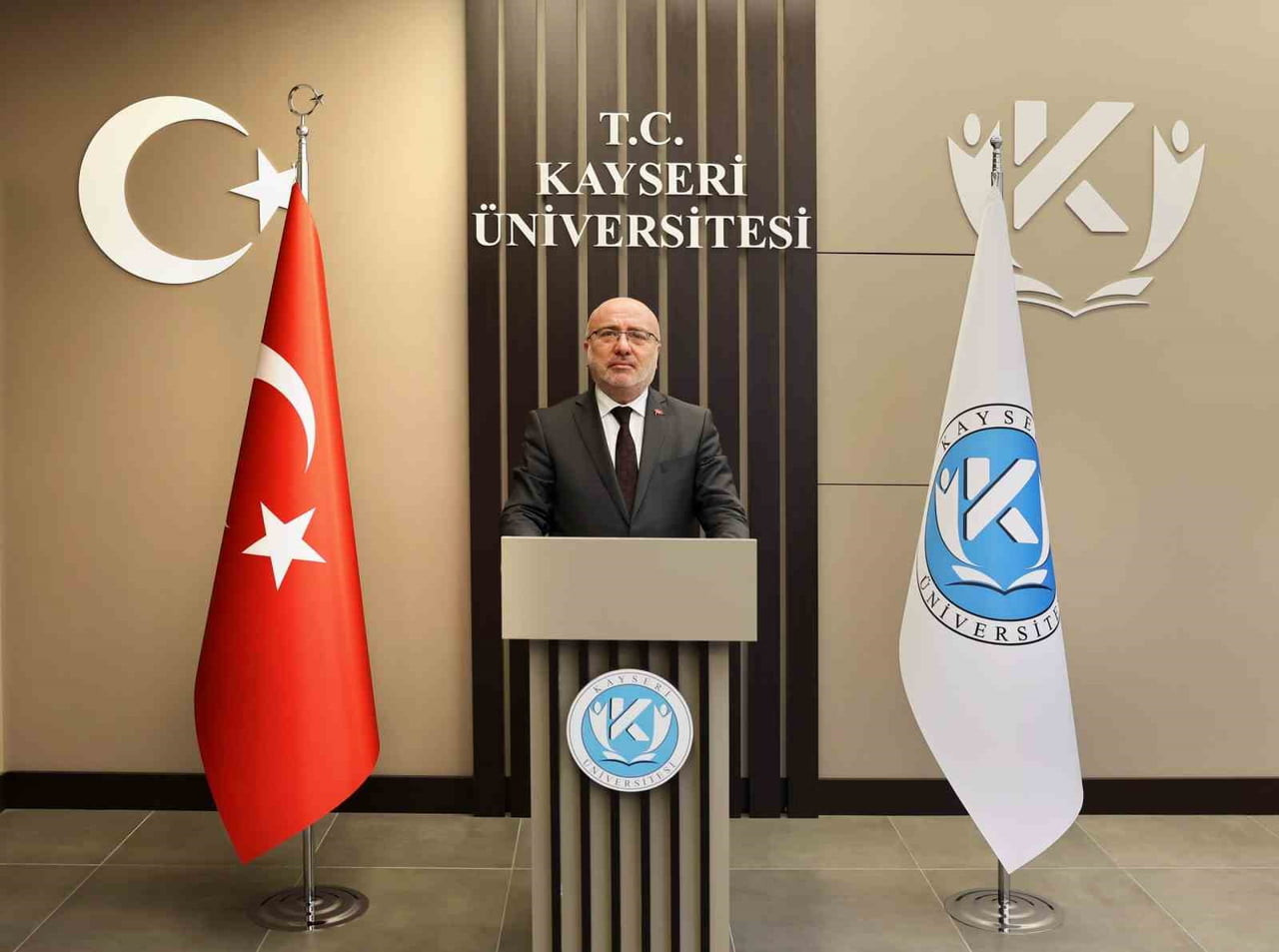 KAYSERİ ÜNİVERSİTESİ (KAYÜ) REKTÖRÜ PROF. DR. KURTULUŞ KARAMUSTAFA, 15 TEMMUZ DEMOKRASİ VE MİLLÎ...