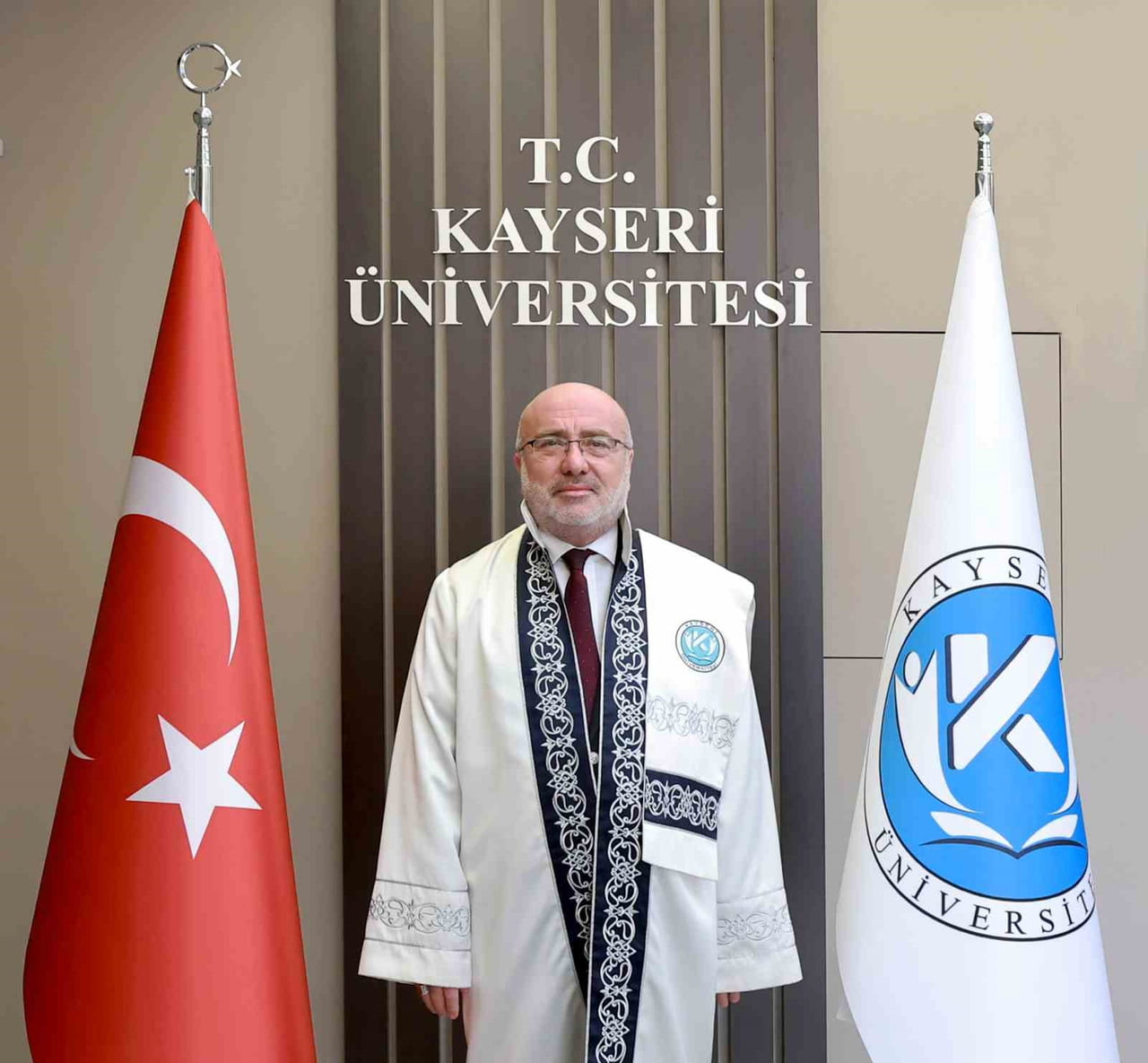 KAYSERİ ÜNİVERSİTESİ (KAYÜ) REKTÖRÜ PROF. DR. KURTULUŞ KARAMUSTAFA, 8. KURULUŞ YILDÖNÜMÜ KUTLAYAN...
