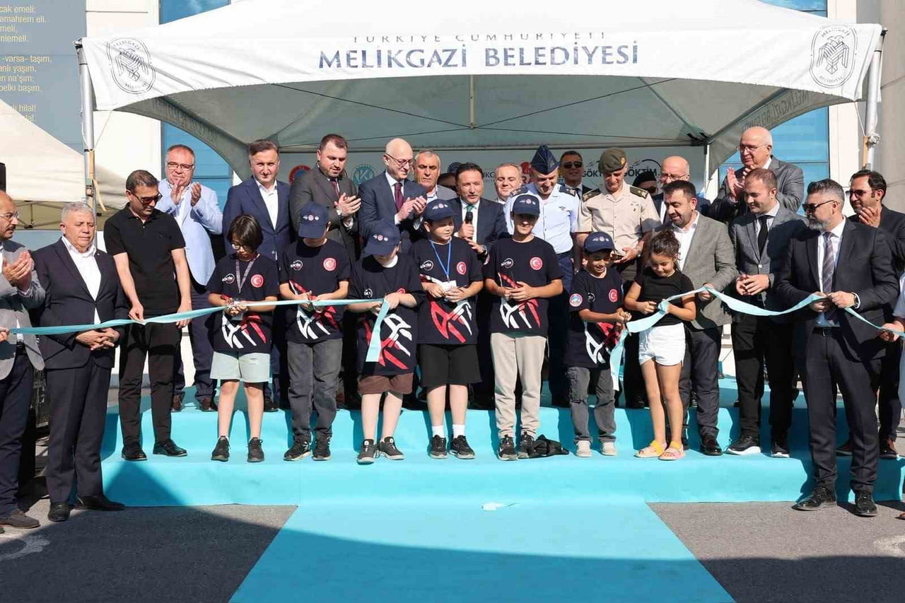KAYSERİ VALİLİĞİ HİMAYESİNDE HAYATA GEÇİRİLEN GÖKTİM MELİKGAZİ TEKNOLOJİ ATÖLYESİ VE YAZ OKULU'NUN...