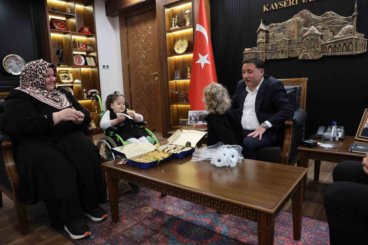 KAYSERİ VALİSİ GÖKMEN ÇİÇEK, GEÇTİĞİMİZ HAFTA ANADOLU SOSYAL SORUMLULUK DERNEĞİ’NDE (ASOS)...