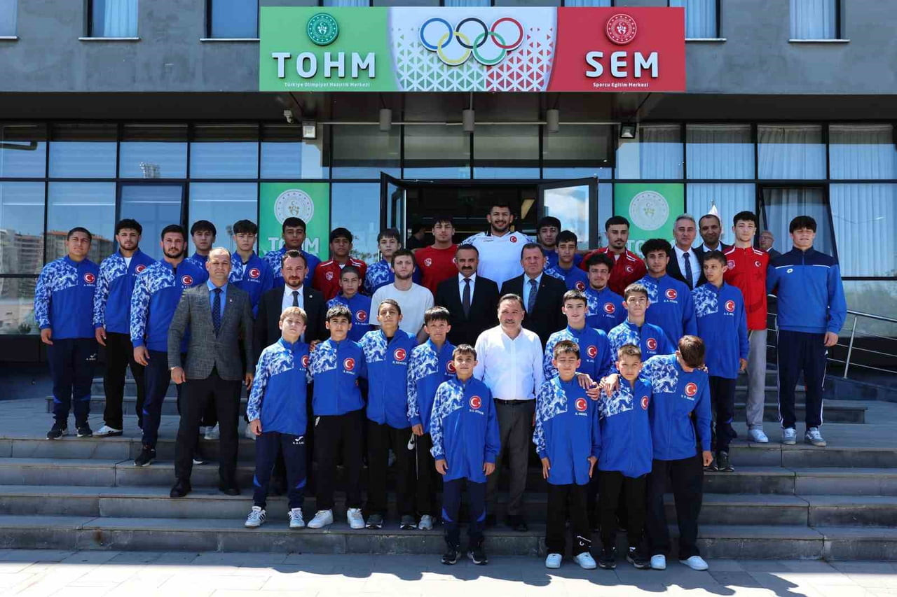 KAYSERİ VALİSİ GÖKMEN ÇİÇEK; GENÇLİK VE SPOR İL MÜDÜRLÜĞÜNÜ ZİYARET EDEREK KURUM TARAFINDAN...