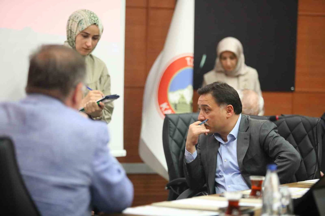 KAYSERİ VALİSİ GÖKMEN ÇİÇEK, VATANDAŞLARLA BİR ARAYA GELEREK SORUN, TALEP VE İSTEKLERİNİ...