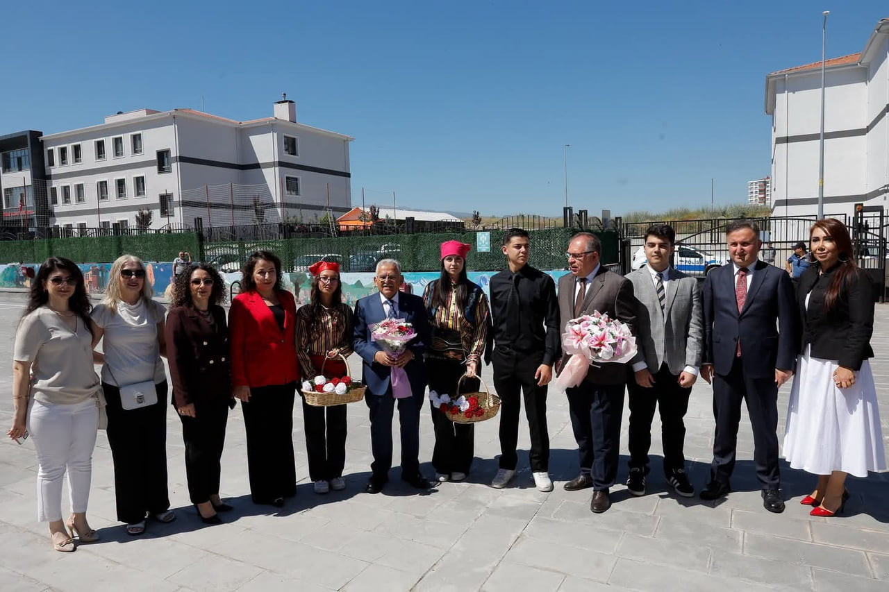 KAYSERİ'DE 2025-2026 EĞİTİM ÖĞRETİM YILI SONA ERERKEN, PROTOKOLDE ÖĞRENCİLERİN KARNE HEYECANINI...