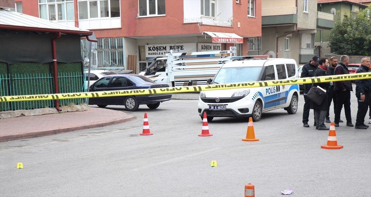 Kayseri'de bir kişi, adliyeden çıkan husumetlisi yerine kazara başka birini pompalı tüfekle...