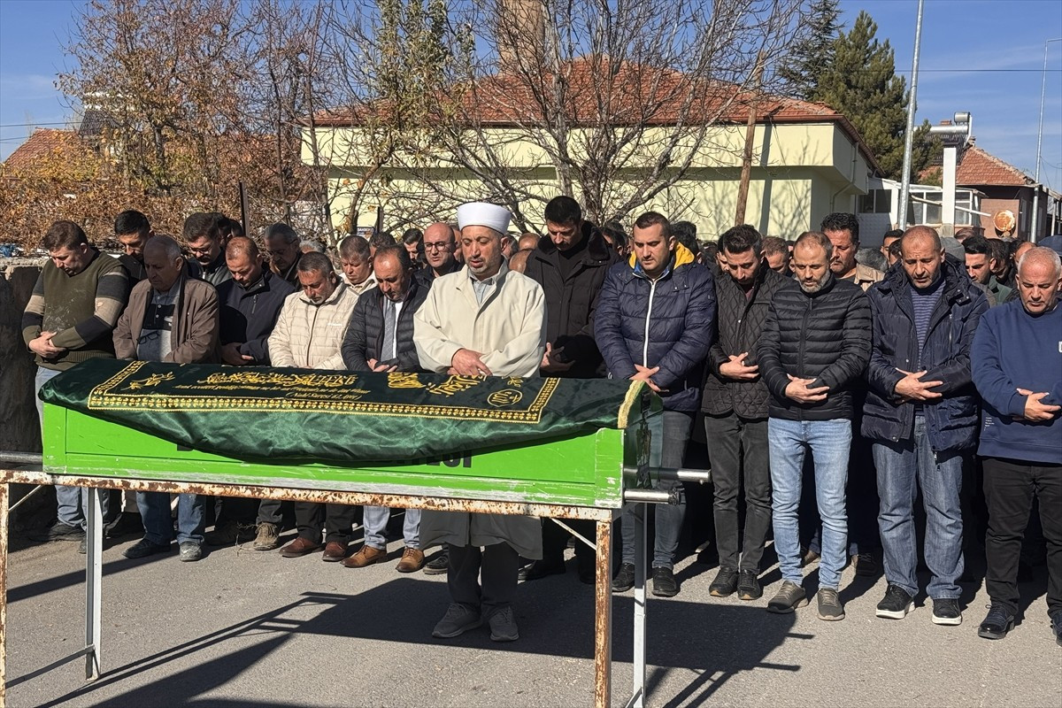 Kayseri'de bir okulun bahçesinde fenalaştıktan sonra kaldırıldığı hastanede hayatını kaybeden 8...