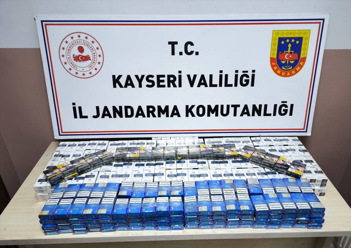Kayseri'de bir tırda yapılan aramada 619 paket bandrolsüz kaçak sigara bulundu.