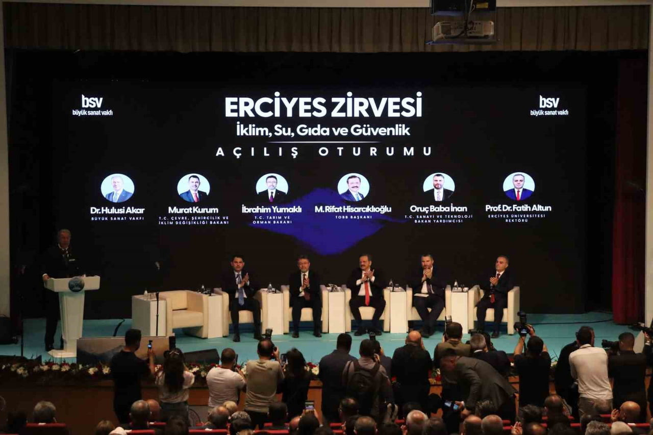 KAYSERİ'DE ERCİYES ÜNİVERSİTESİ EV SAHİPLİĞİNDE DÜZENLENEN ERCİYES ZİRVESİ-1'DE KONUŞAN BAKAN...