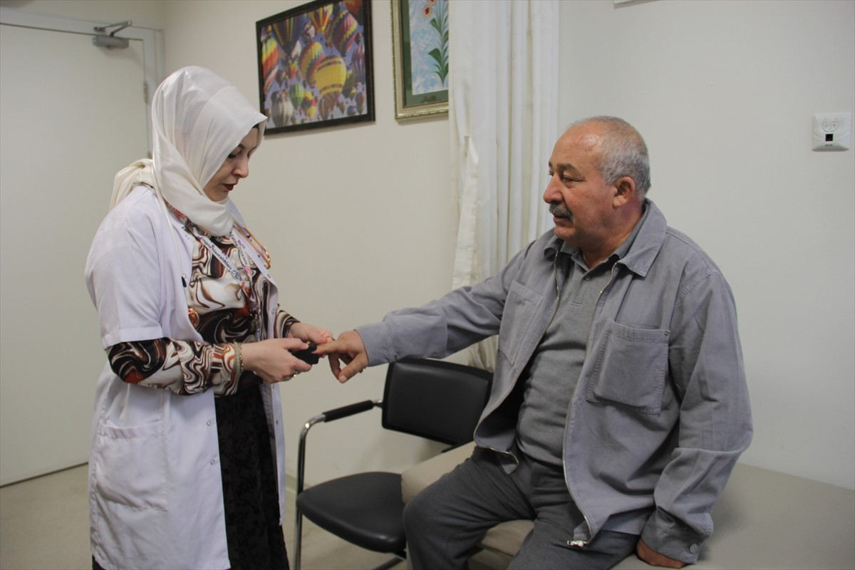 Kayseri'de erken teşhisle akciğer kanserini yenerek 52 yıldır kullandığı sigarayı bırakan Remzi...