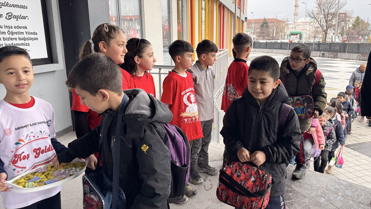 Kayseri'de İl Milli Eğitim Müdürlüğünce hayata geçirilen Akran Destek Programı sayesinde okullarda...