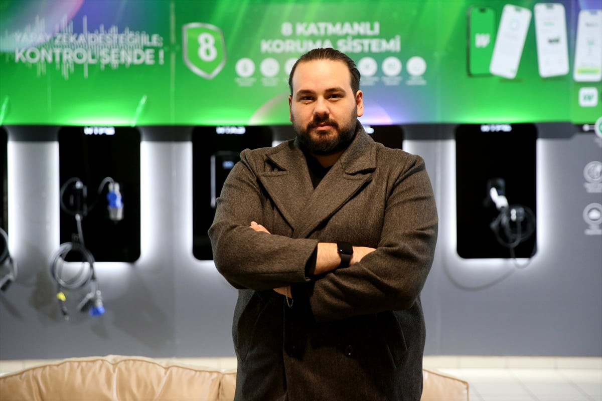 Kayseri'de izlediği bir bilim kurgu dizisinden etkilenen 26 yaşındaki yazılım mühendisi Ömerhan...