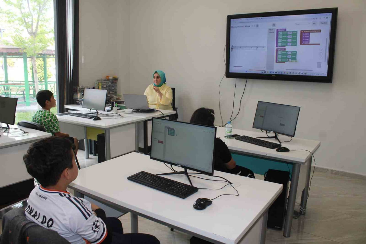 KAYSERİ'DE KOCASİNAN BELEDİYESİ TARAFINDAN HAYATA GEÇİRİLEN KOCASİNAN İNOVASYON MERKEZİ; BİLİM VE...