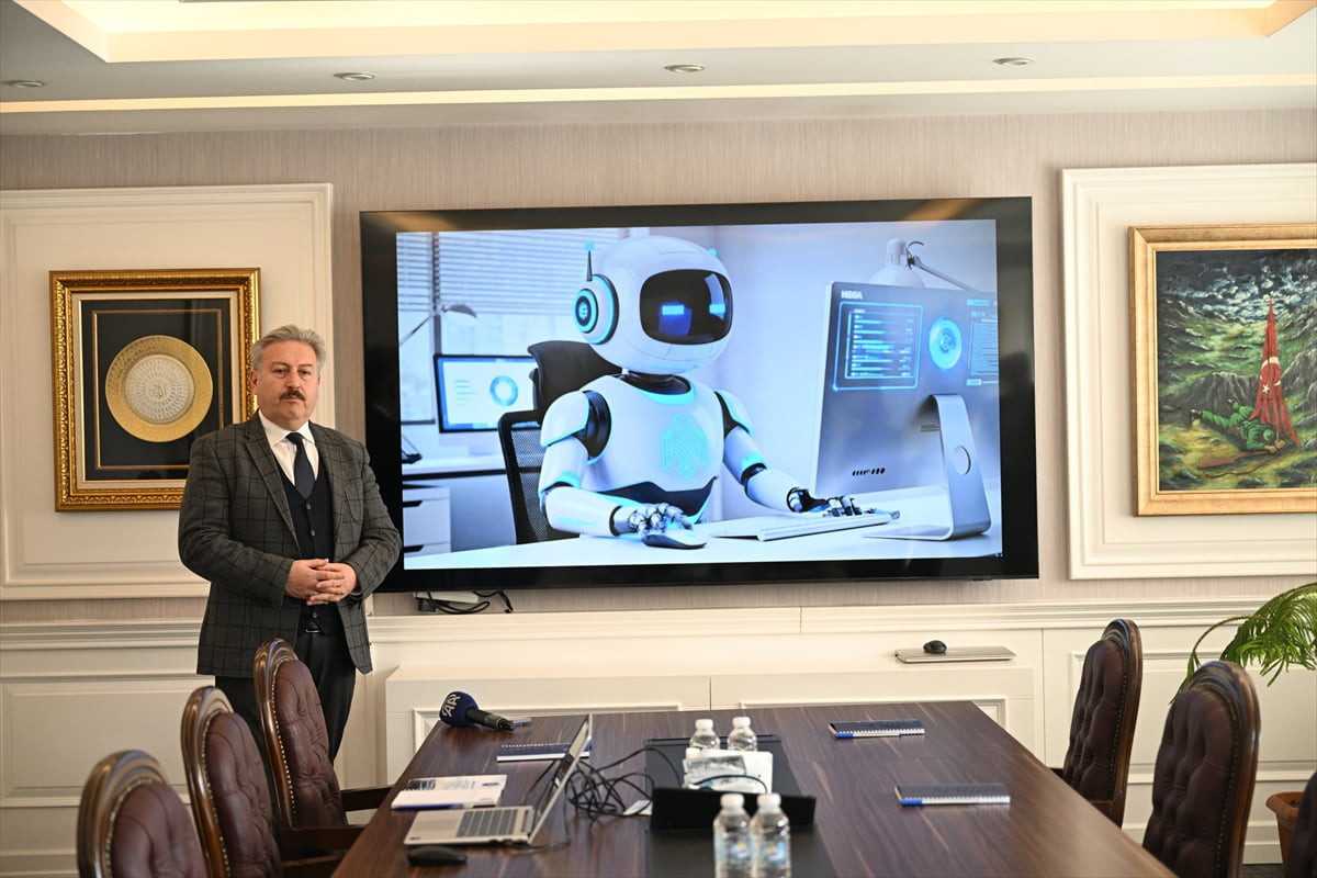 Kayseri'de Melikgazi Belediyesinin mesai dışında vatandaşlardan gelen taleplere cevap vermesi için...