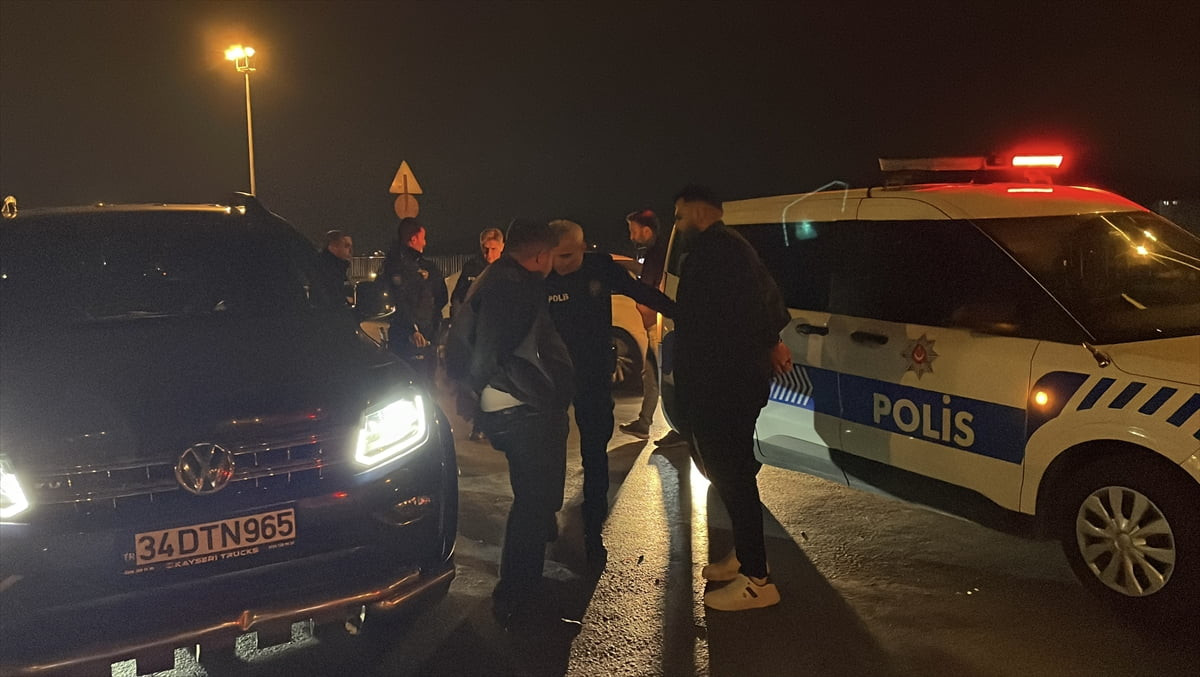 Kayseri'de polisin "dur" ihtarına uymayarak kaçan 2 araç sürücüsüne 920 bin lira ceza...