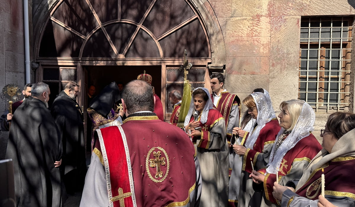 Kayseri'de Surp Krikor Lusavoriç Kilisesi'nde Türkiye Ermenileri Patriği Sahak Maşalyan'ın...