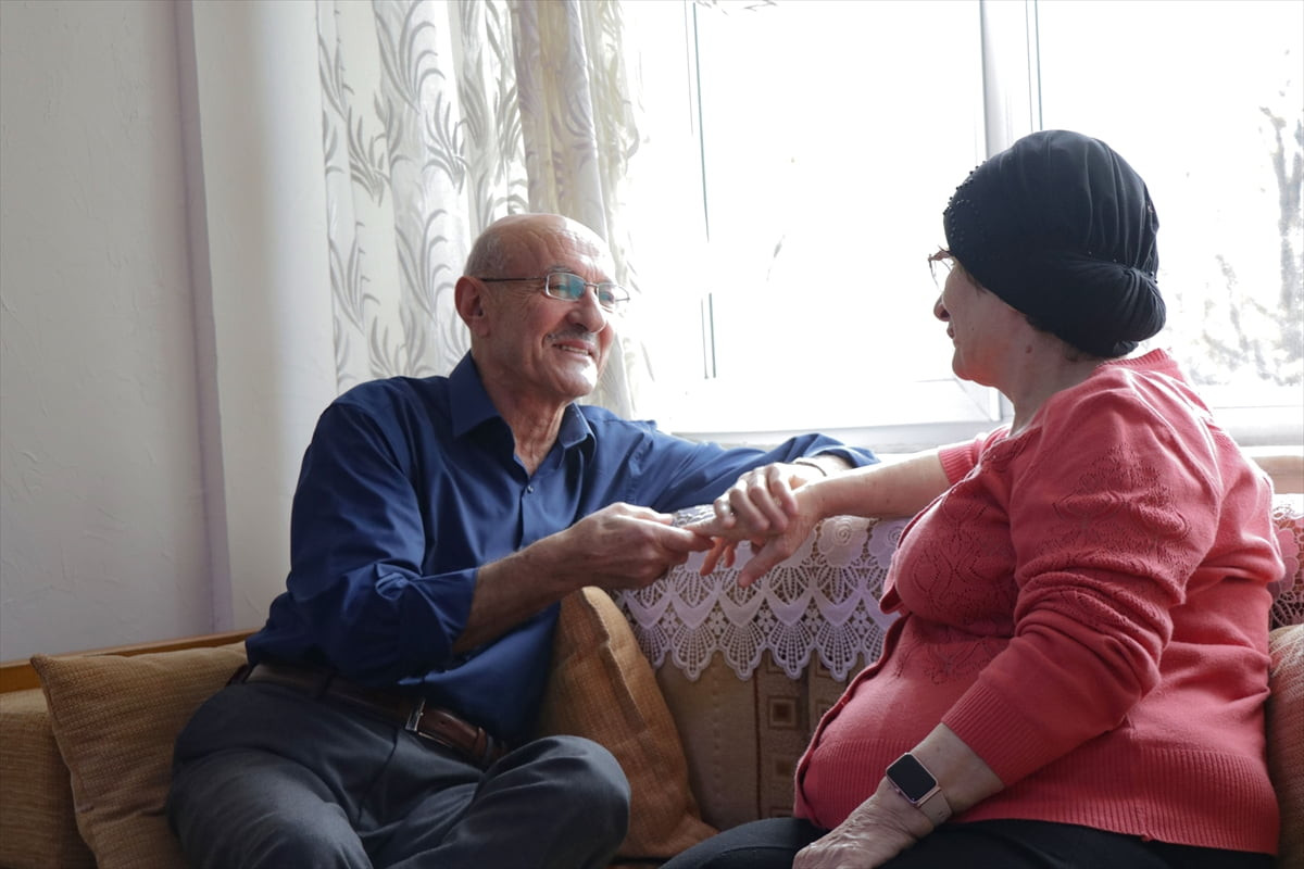 Kayseri'de yarım asrı aşan evliliklerini muhabbetle sürdüren 72 yaşlarındaki Fatma ve Ahmet Kesim...