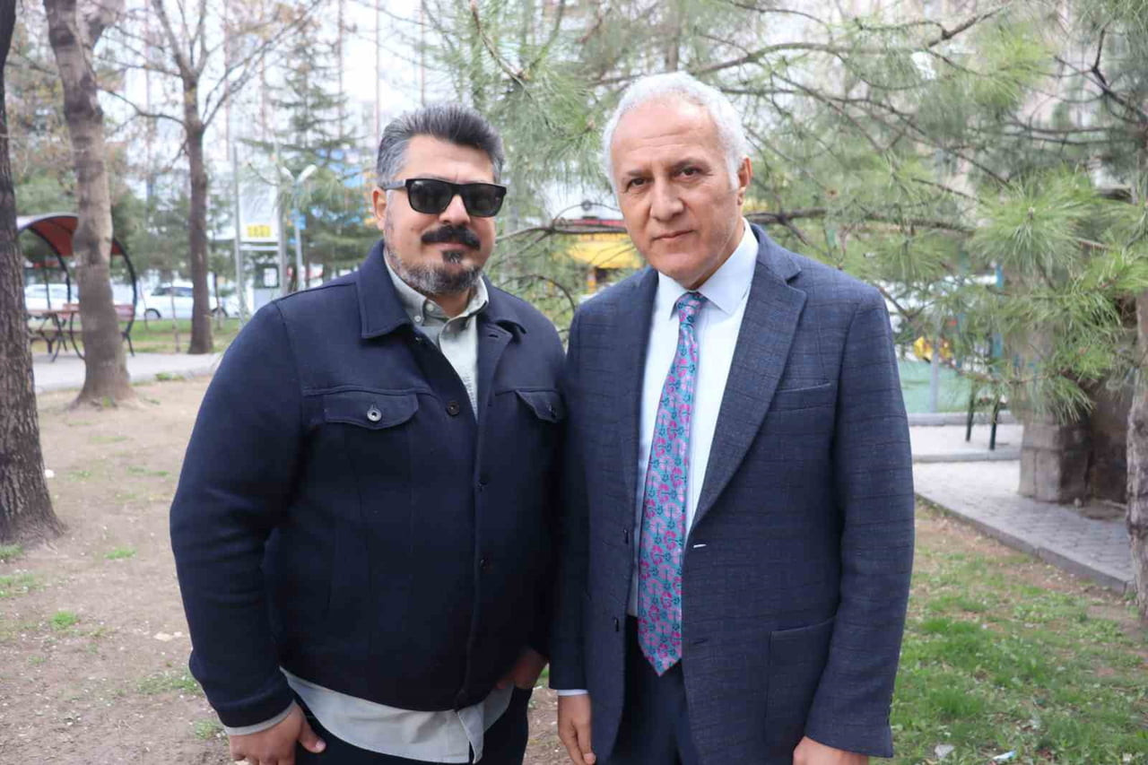 KAYSERİ'DE YAŞAYAN ZİYA BİÇER, (SOLDA) ÇOCUĞUNUN EĞİTİM GÖRDÜĞÜ BİLFEN'E YAPTIĞI ÖDEMENİN FAZLA...