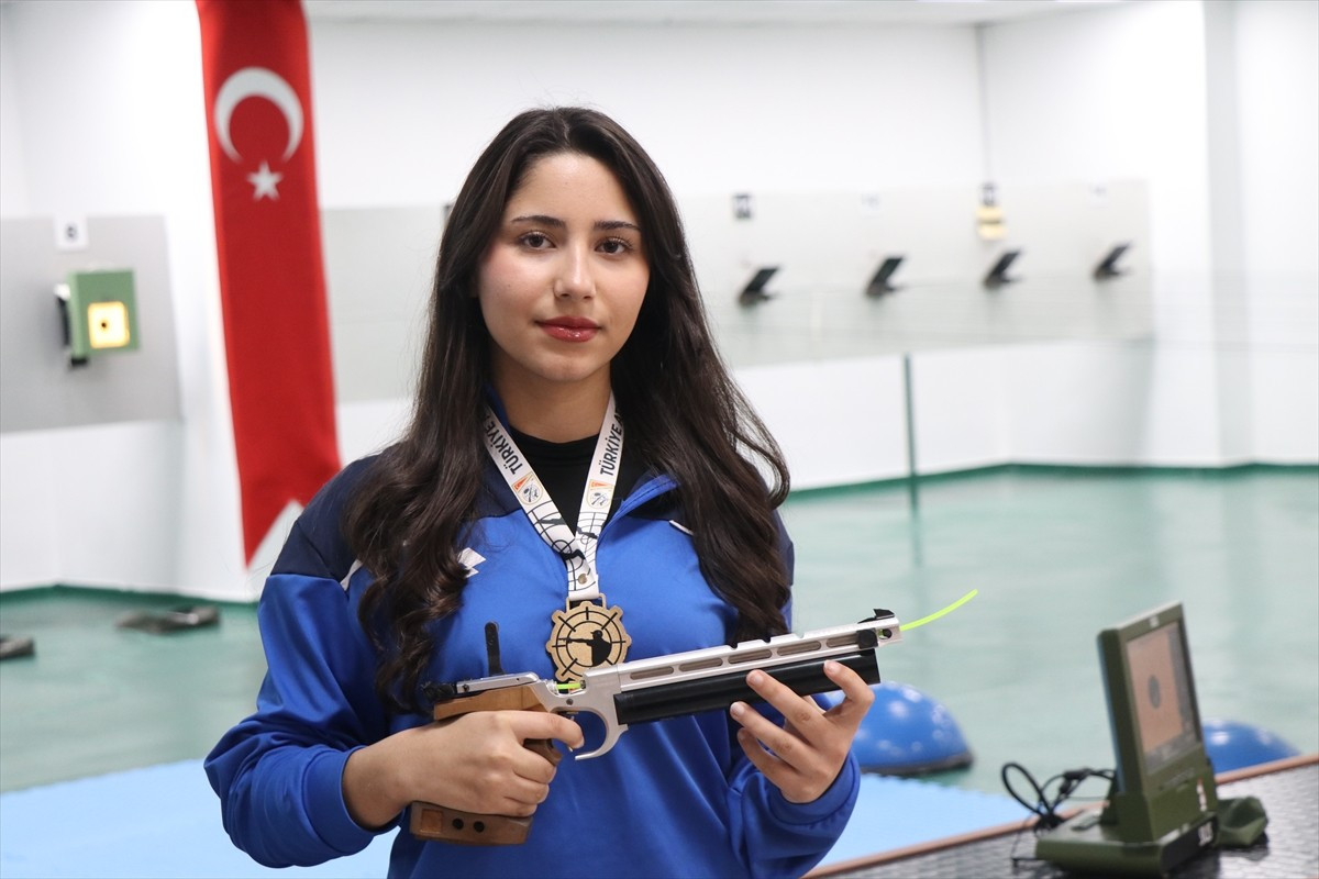 Kayseri'deki yetenek taramasında keşfedilen ve katıldığı ilk organizasyonda milli takıma seçilen...